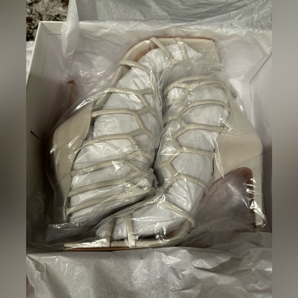 SCHUTZ Heels 🤍 - Picture 2 of 9